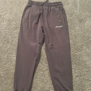 SHIRTS HOODIES AND PANTS AND SWEATS ALL NAME BRAND SIZE M AND L AND S